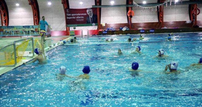 Karşıyaka Belediyesi Su Topu Takımı Gaziantep'te