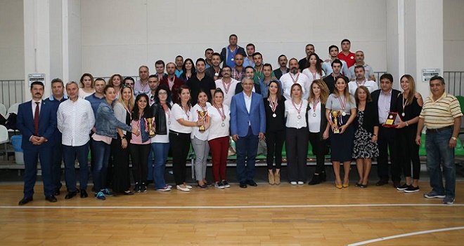 Karşıyaka Belediyesi'nde ödül günü...