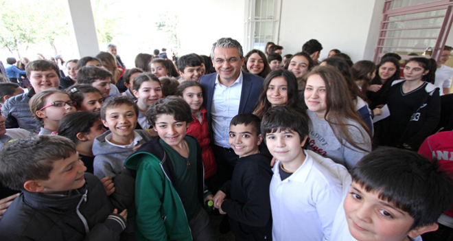 Karşıyaka Belediyesi'nden 1000 öğrenciye burs!..