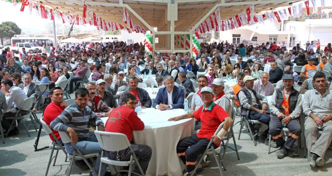 Karşıyaka Belediyesi'nden 1500 çalışanla 1 Mayıs yemeği