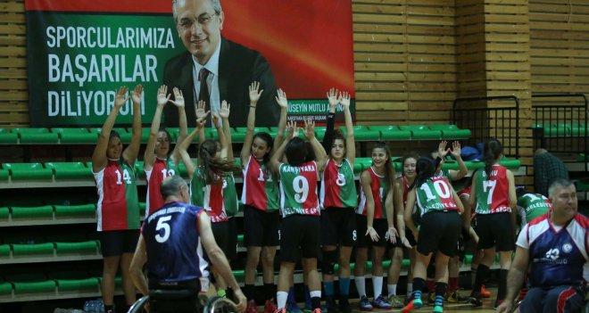 Karşıyaka Belediyespor'un şampiyon kızları yuvadan uçtu
