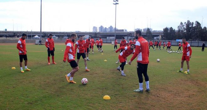 Karşıyaka, Bugsaş Spor'u ağırlıyor