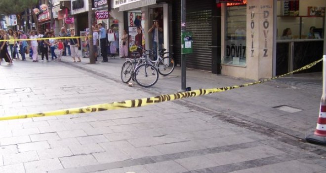 KARŞIYAKA ÇARŞI'DA BOMBA PANİĞİ