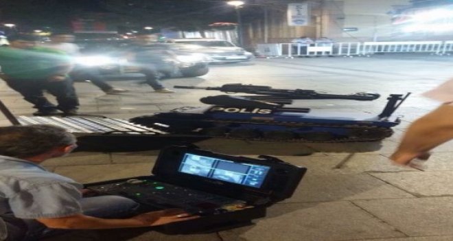 Karşıyaka Çarşı'da bomba paniği