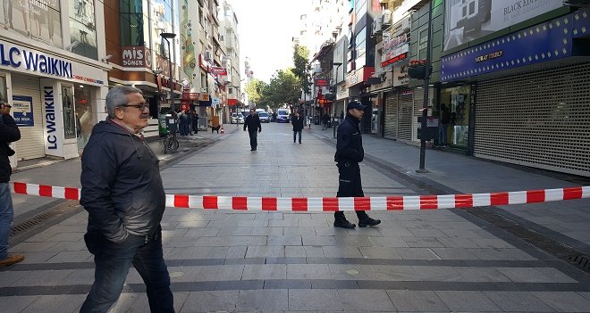 Karşıyaka Çarşı'da bomba paniği...