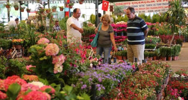 Karşıyaka Çiçek Festivali başladı...