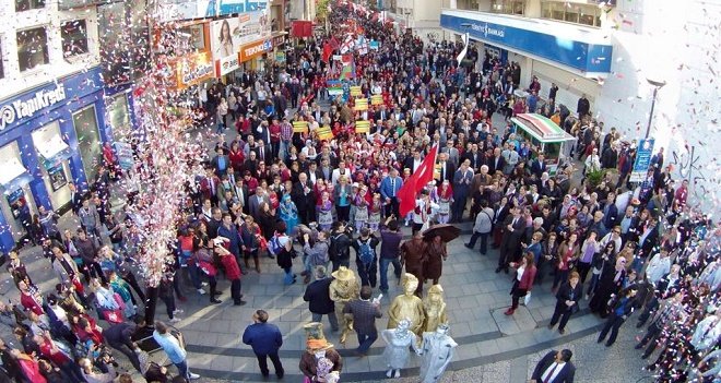 Karşıyaka Çocuk Şenliği başladı...