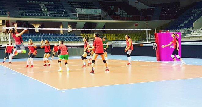 Karşıyaka filede İstanbul'da galibiyet arıyor