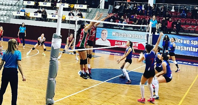 Karşıyaka filede İzmir Büyükşehir'i geçti...