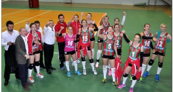 Karşıyaka filede Rota Koleji'ni geçti