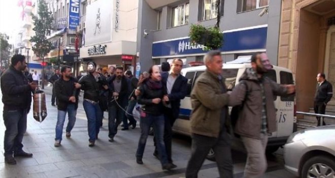Karşıyaka Halkbank önündeki protestoda 6 gözaltı
