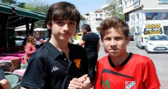Karşıyaka ile Göztepe'nin küçük futbolcuları bir arada