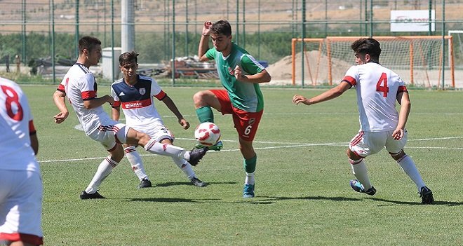 Karşıyaka ilk özel maçını kaybetti...