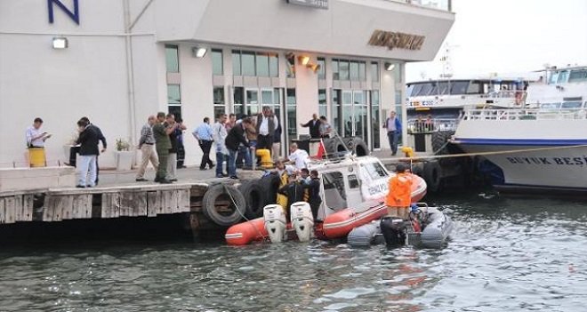 Karşıyaka İskeleden denize atlayan kadın hayatını kaybetti