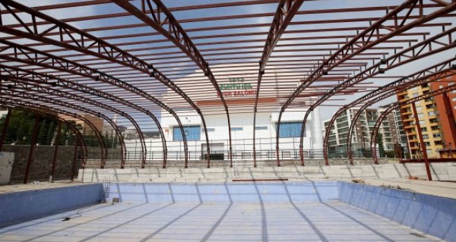 Karşıyaka kapalı yüzme havuzuna kavuşuyor