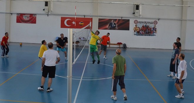 Karşıyaka Kaymakamı Filede 