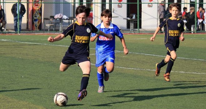 Karşıyaka Kaymakamlık Kupası devam ediyor