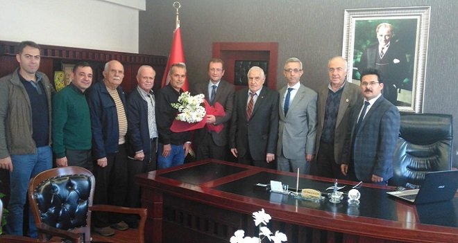 Karşıyaka Kemalpaşa Camii Derneği Kaymakam Çalışır'ı ziyaret etti