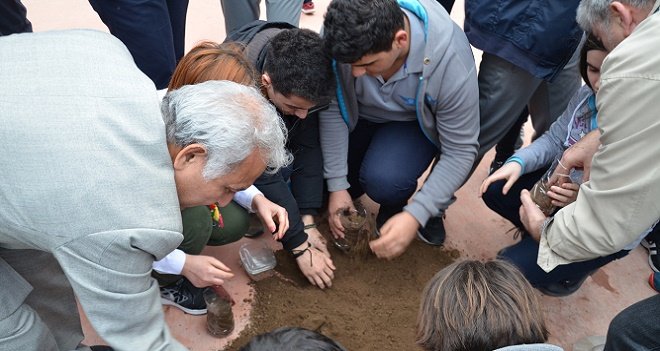Karşıyaka Kent Konseyi Çevre Grubu Havajet’te çam tohumu ekti…