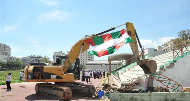 Karşıyaka kulüp binasını taşıyamadı...