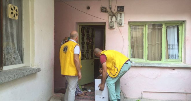 Karşıyaka Lions Kulübü'nden Ramazan yardımı