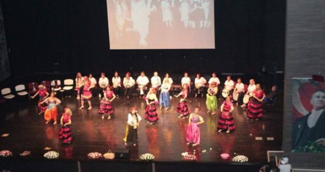 Karşıyaka Live, 1. Sanat Gecesi'ni coşkuyla kutladı 