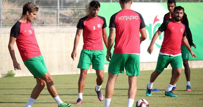 Karşıyaka, Nazilli Belediyespor karşısında
