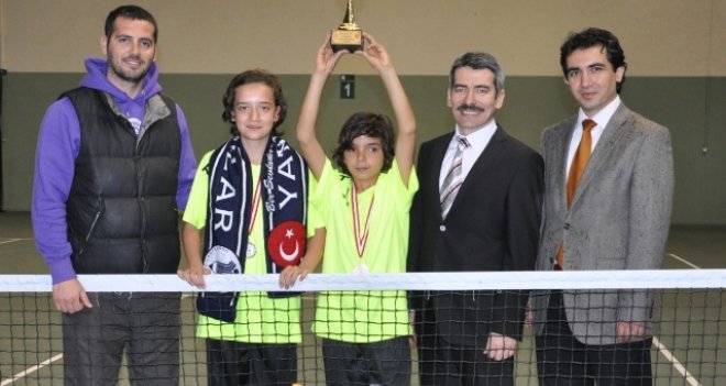 KARŞIYAKA ÖZEL YAMANLAR ORTAOKULLAR TENİSTE TÜRKİYE İKİNCİSİ