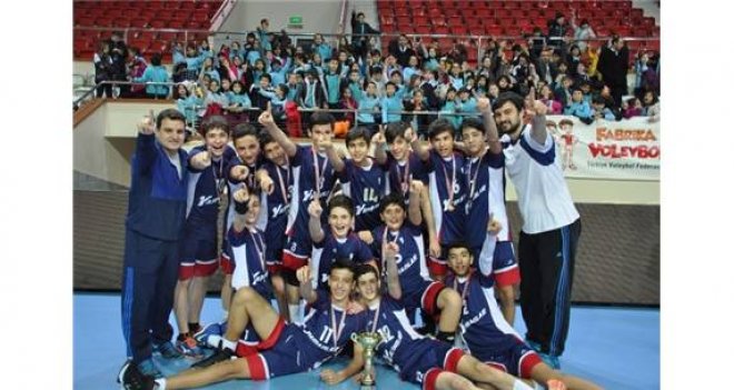 Karşıyaka Özel Yamanlar Ortaokulu voleybolda şampiyon