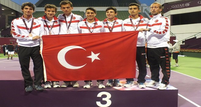 Karşıyaka Özel Yamanlar teniste Dünya Üçüncüsü...