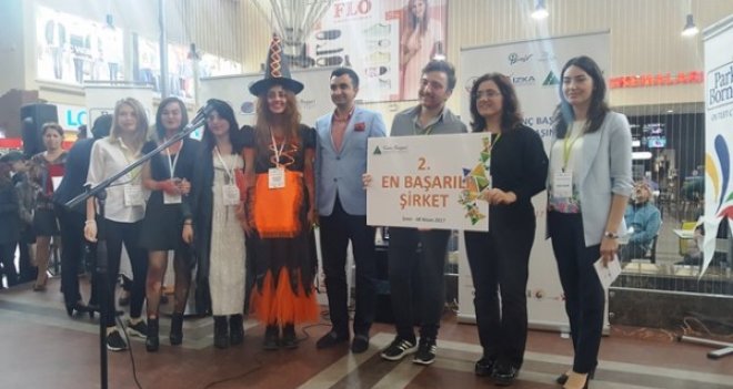 Karşıyaka Şemikler Anadolu Lisesi'nin girişimcileri ikinci oldu