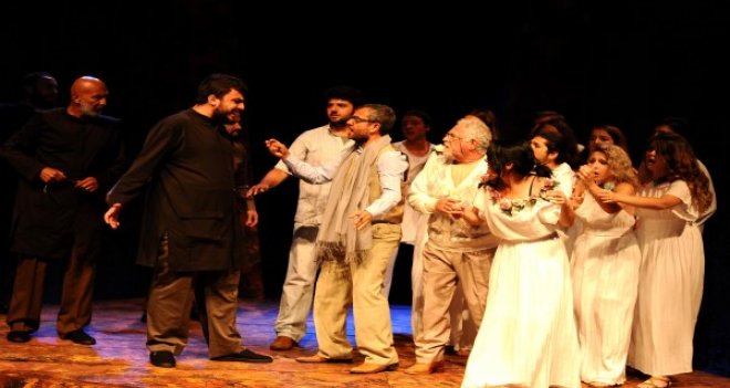 Karşıyaka, Sivas'ı tiyatro ile anıyor