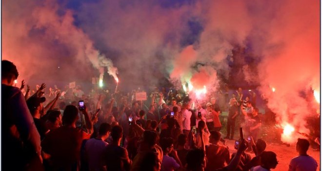 Karşıyaka Stadı için meşaleli protesto