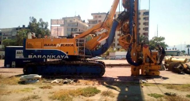 Karşıyaka Stadı'nda zemin çalışmaları başladı