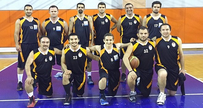 Karşıyaka Starları, Karşıyaka Basketbol Yıldızları'nı yendi