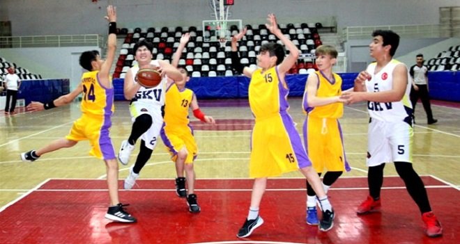 Karşıyaka TAKEV final grubuna yükseldi