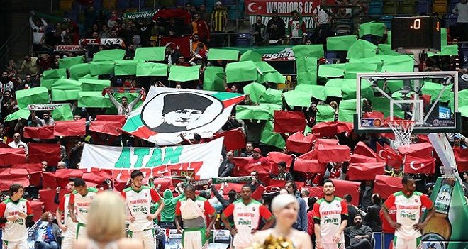 Karşıyaka taraftarı Frankfurt'ta şov yaptı