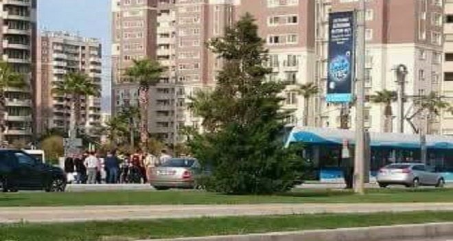 Karşıyaka Tramvayı ilk gün kaza yaptı...