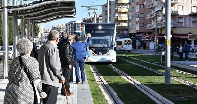 Karşıyaka Tramvayı sefere başladı...