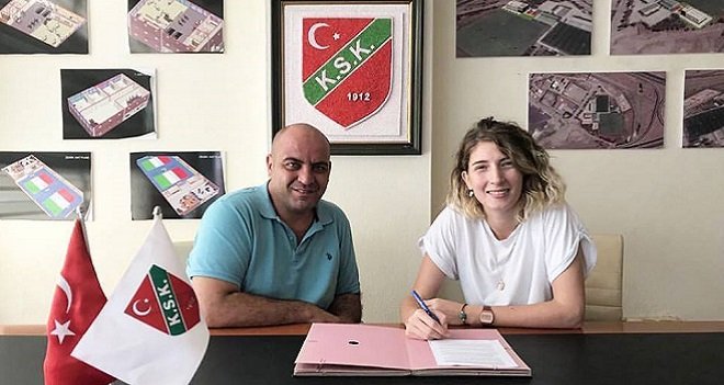 Karşıyaka voleybolda Seray'ı aldı
