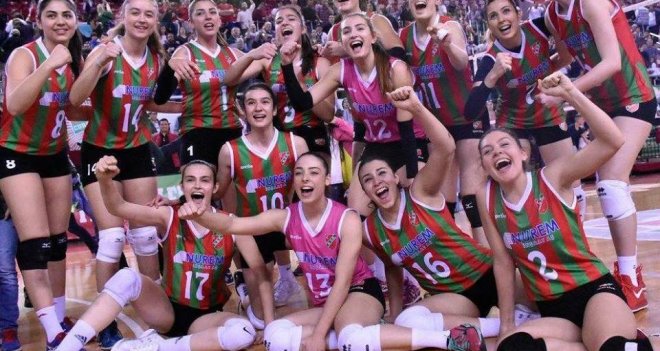 Karşıyaka voleybolda tüm kadroyu korudu