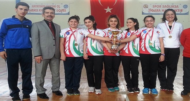Karşıyaka Yamanlar Koleji, 2 branşta daha şampiyonluk aldı