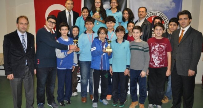 Karşıyaka Yamanlar Koleji erkekler satrançta şampiyon