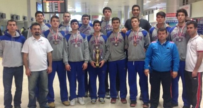 Karşıyaka Yamanlar Koleji potada Türkiye Üçüncüsü...