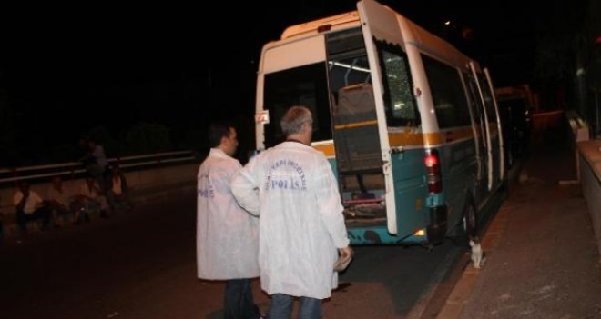 Karşıyaka-Yamanlar minibüsüne silahlı saldırı