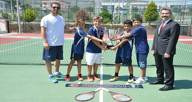 Karşıyaka Yamanlar Tenis'te Türkiye Şampiyonu...