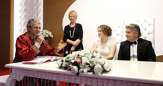 Karşıyaka'da 2014 yılında 3 bin nikâh kıyıldı, 5 bin bebek doğdu