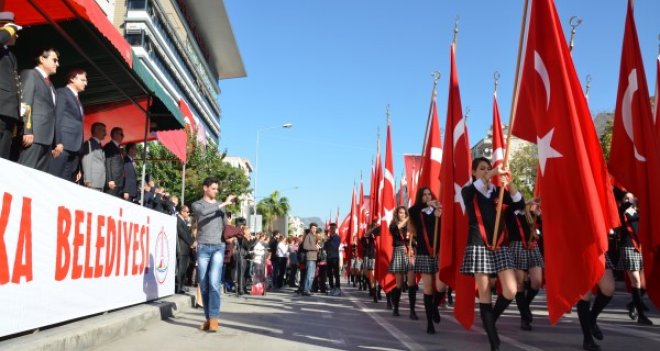 Karşıyaka’da 29 Ekim Cumhuriyet Bayramı törenlerle kutlandı