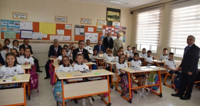 Karşıyaka'da 45.700 öğrenciyle eğitim öğretim yılı başladı