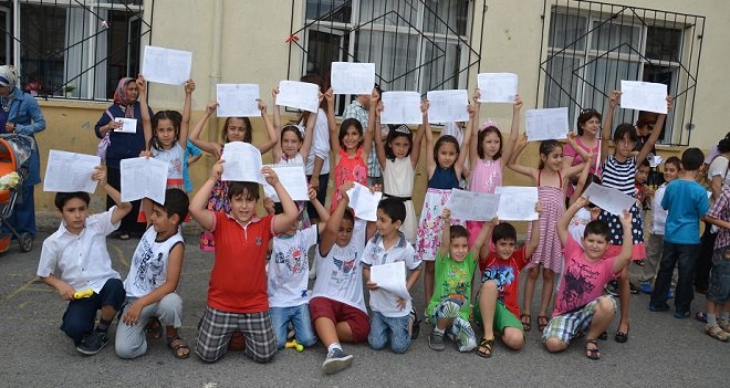 KARŞIYAKA’DA 48 BİN ÖĞRENCİ KARNE ALDI